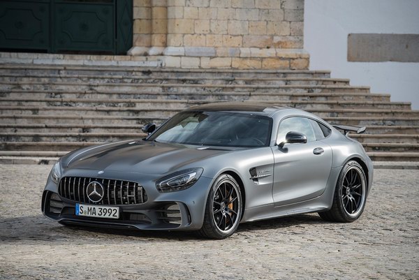 9. Mercedes-AMG GT R: Dù từng xuất hiện tại lễ hội Goodwood Festival of Speed năm ngoái, Mercedes-AMG GT R vẫn thừa sức thu hút sự chú ý của giới đam mê siêu xe.