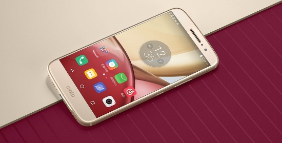 Motorola Moto M có màn hình cảm ứng kích thước 5,5 inch độ phân giải Full HD, chạy phiên bản Android 6 với sức mạnh của bộ xử lý Helio P15, RAM lên tới 4GB, bộ nhớ trong 32GB (hỗ trợ khe cắm thẻ nhớ mở rộng), camera chính 16MP khẩu độ f/2.0, đèn flash LED kép trợ sáng, bảo mật vân tay một chạm, camera selfie 8MP và pin dung lượng 3.050mAh. 