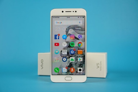 Vivo V5: Có mặt trên thị trường từ cuối tháng 11/2016, Vivo V5 tham gia vào cuộc đua smartphone tầm trung chuyên selfie với Samsung, Oppo, Huawei ... 