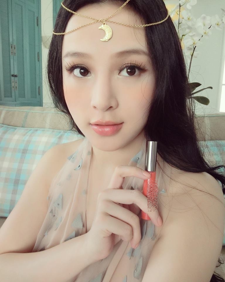 Huyền Baby khoe vẻ đẹp như 