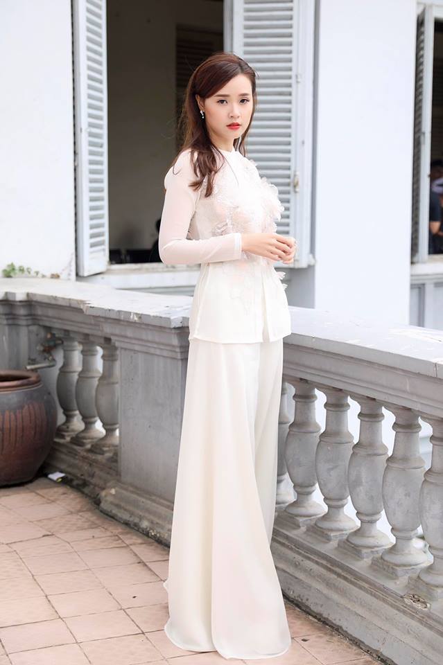 Midu ngày càng đằm thắm, dịu dàng.