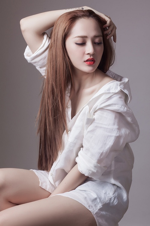 Thế nhưng những khoảnh khắc lộ mặt mộc của nữ ca sĩ cũng khiến chị em phát hơn vì độ xinh đẹp.