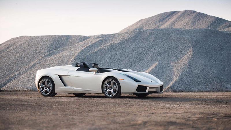 Nhờ Gallardo, Lamborghini đạt được nhiều giải thưởng và thành công. Trong 10 năm sản xuất, siêu xe mang động cơ V10 bán được 14.022 chiếc, khiến nó trở thành model thành công nhất về mặt thương mại trong lịch sử hãng siêu xe mang thương hiệu bò tót.