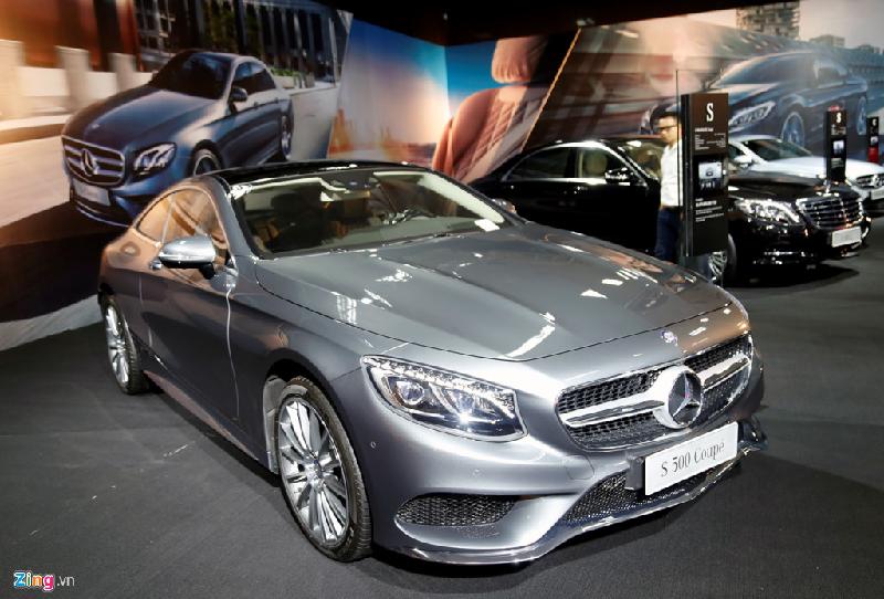 S500 Coupe được Mercedes bán giá 10 tỷ 479 triệu đồng. Xe sử dụng động cơ V8, dung tích 4.7 lít, công suất 455 mã lực tại 5.250 vòng/phút và mô-men xoắn cực đại 700 Nm tại 1.800 vòng/phút.