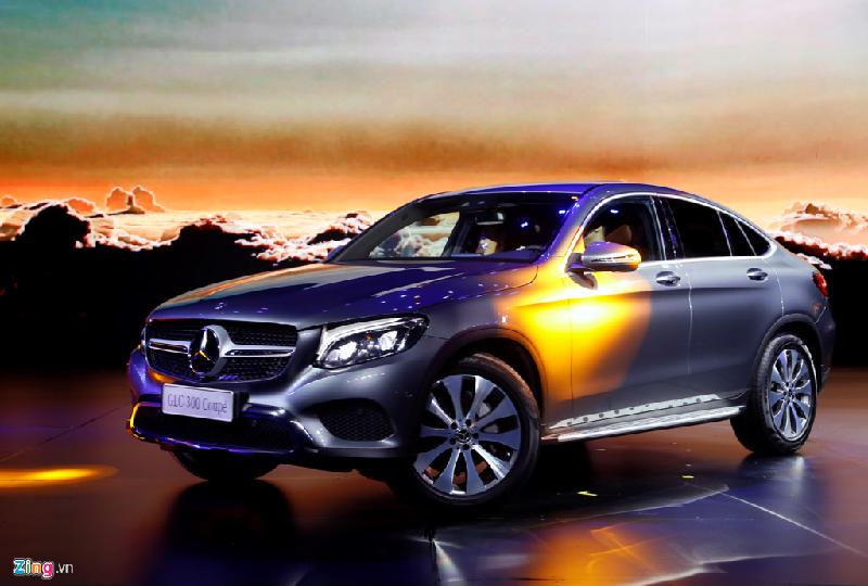 Mercedes GLC Coupe mới được giới thiệu tại Việt Nam cách đây vài tháng. Xe được niêm yết giá 2,9 tỷ đồng. Đối thủ của GLC Coupe là BMW X4 có giá tương đương.