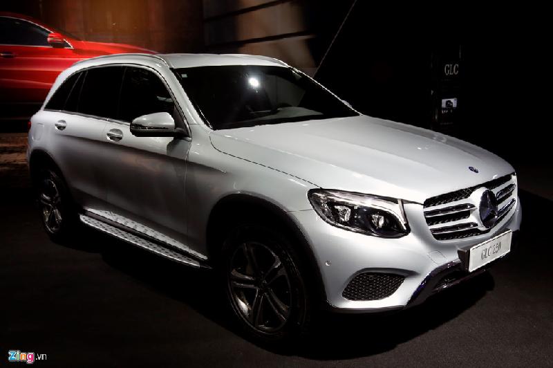 GLC là dòng SUV hạng sang thành công nhất tại Việt Nam, chiếm khoảng 60% thị phần trong phân khúc. GLC 250 4Matic được bán giá 1 tỷ 879 triệu đồng. Bên cạnh thành công về doanh số, GLC cũng vướng phải rắc rối phải triệu hồi liên quan tới lỗi cầu chì. Hãng xe sang của Đức cho biết sẽ sớm thông báo lệnh triệu hồi theo quy định của pháp luật Việt Nam.