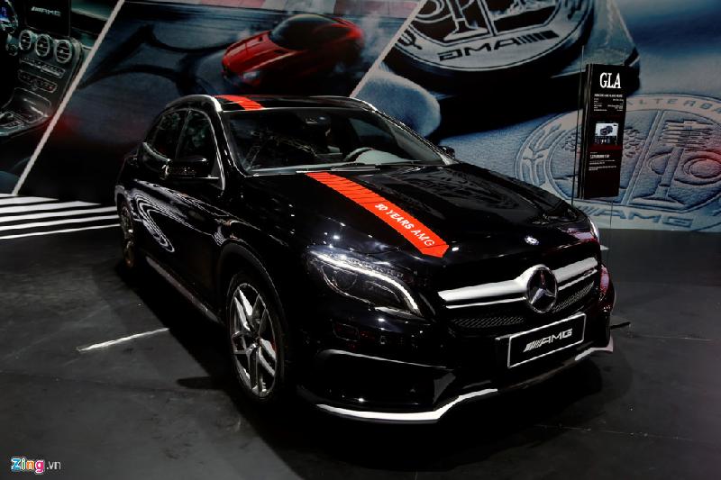 Mercedes-AMG GLA 45 4MATIC có giá 2 tỷ 279 triệu đồng. Xe sử dụng chung động cơ với CLA 45 AMG, đây là cỗ máy 2.0 lít trên xe dân dụng mạnh nhất thế giới.