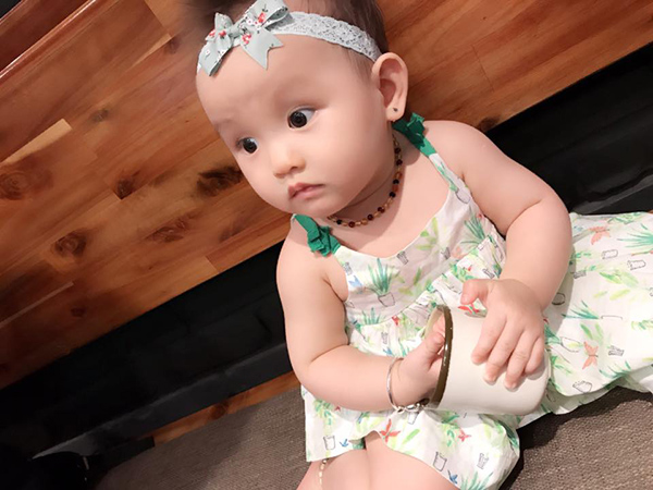 Bé Cherry càng lớn càng đáng yêu.