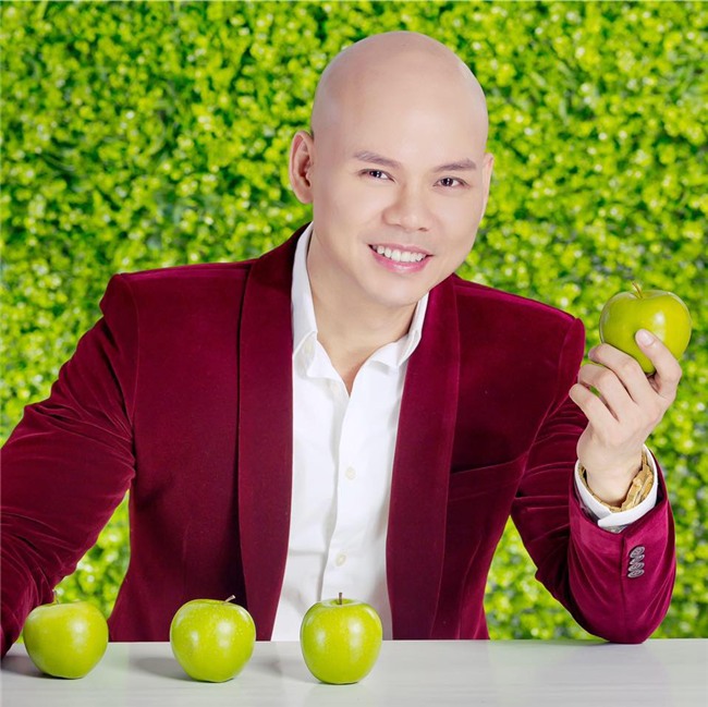 Trái với nghệ danh rất nam tính, tên thật của Phan Đinh Tùng lại khá nữ tính - Phan Thy Phương Tùng.
