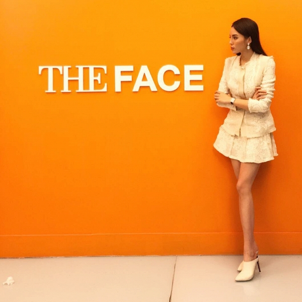 Mới đây, khi xuất hiện với vai trò giám khảo khách mời của The Face mùa 2, Kỳ Duyên cũng chứng tỏ nhan sắc không kém cạnh bất kì mỹ nhân nào trong bộ cánh đơn giản.