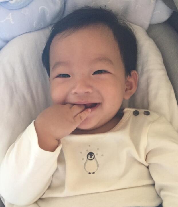 Cậu con trai của Từ Hy Viên sở hữu nhiều nét đẹp của cha và mẹ. Từ Hy Viên là một trong những mỹ nhân của làng giải trí Hoa ngữ trước khi quyết định 