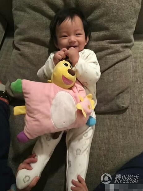 Từ Hy Viên có cuộc sống viên mãn và hạnh phúc bên chồng đại gia suốt 6 năm qua. Trả lời phỏng vấn, Từ Hy Viên cho biết, cô thấy mình thật may mắn khi có một người 