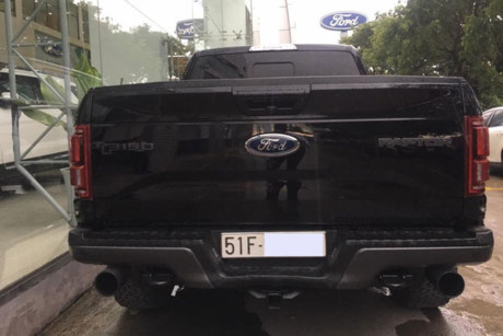 Điểm chú ý trên chiếc Ford F-150 Raptor 2017 thứ 2 tại Việt Nam là đã được chủ nhân 