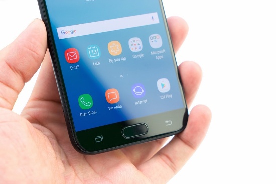 Nhưng chỉ có màn hình của J7 Pro có tính năng 