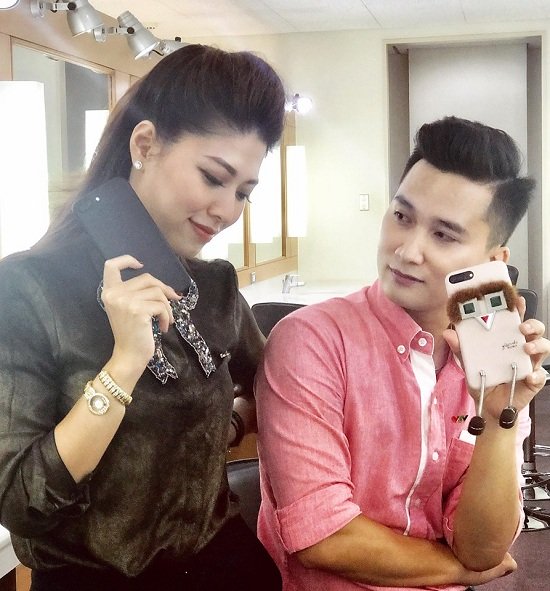 BTV Jacky Lê Minh diễn sâu chụp ảnh cùng 