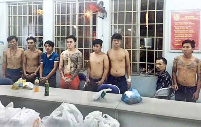 Người chuyển giới bán dâm trả tiền 'bảo kê' 200.000 đồng/ngày