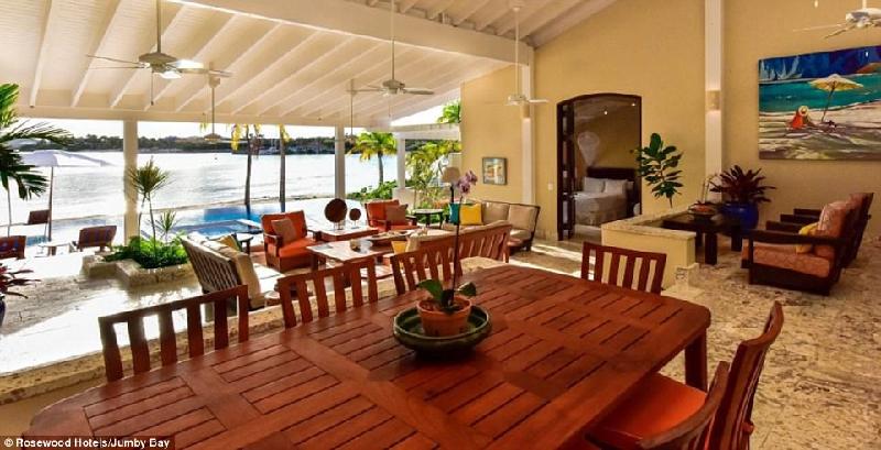 Nơi nghỉ trăng mật 6.500 USD một đêm của danh thủ Messi hình ảnh 3 Biệt thự riêng Sea Star nằm trên bãi biển tư Davis Bay, đem lại sự tiện nghi, thoải mái và riêng tư cho khách ở. Villa rộng 380 m2 với 3 phòng ngủ, phòng ăn trong nhà và ngoài trời, có bể bơi và bể sục jacuzzi riêng.