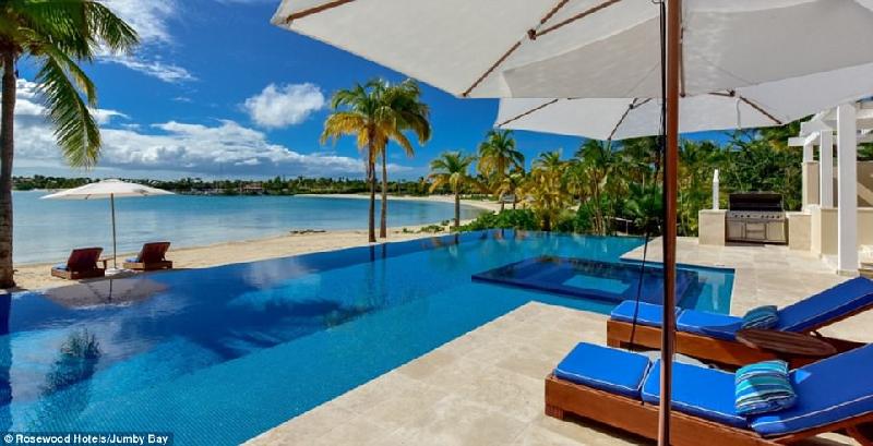 Nơi nghỉ trăng mật 6.500 USD một đêm của danh thủ Messi hình ảnh 6 Phần hiên rộng của biệt thự Sea Star nối liền với bể bơi vô cực và khu đồ nướng ngoài trời.