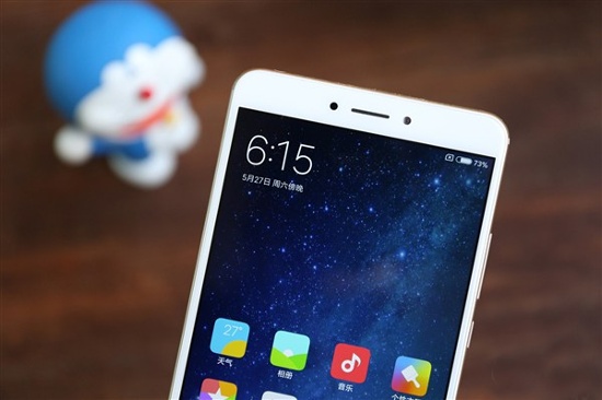 Camera trước của Mi Max 2 có độ phân giải 5MP, cho chất lượng ở mức chấp nhận được, đủ đẹp lung linh để chia sẻ với bạn bè trên mạng xã hội nhưng không có gì gây bất ngờ.