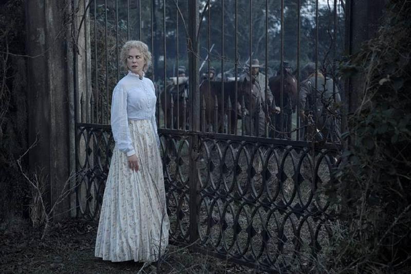 Chính nữ diễn viên Nicole Kidman cũng chia sẻ rằng cô hiệu trưởng Martha trong phim sẽ đóng vai trò “bảo vệ cho các cô nữ sinh trong thời kỳ vô cùng khó khăn đó”. “Động lực của cô ấy là chỉ dạy và bảo vệ cho họ”, “thiên nga nước Úc” khẳng định.