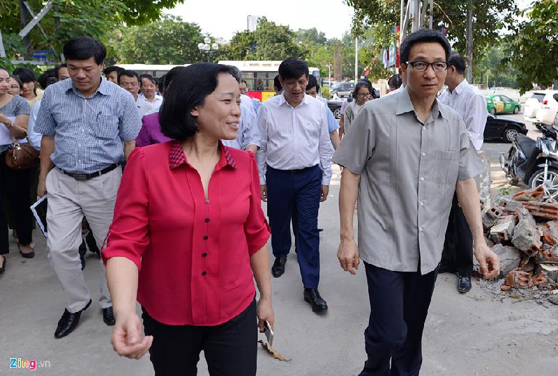 Chiều 28/7, Phó thủ tướng Vũ Đức Đam đã có buổi kiểm tra công tác phòng chống sốt xuất huyết tại quận Đống Đa, Hà Nội. Đây là nơi có số lượng người mắc bệnh cao nhất Hà Nội (khoảng gần 1.500 người).