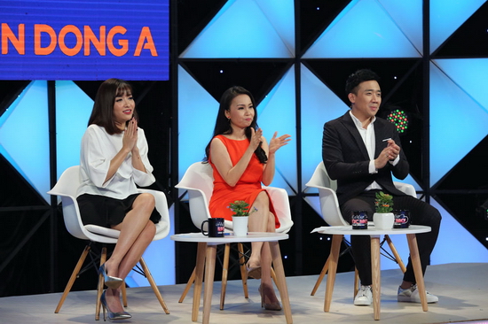 Bộ ba giám khảo của chương trình: Bích Phương, Cẩm Ly và Trấn Thành