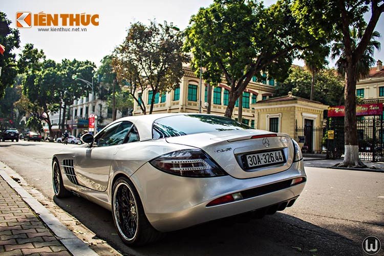 Xuất hiện lần đầu tiên trên thế giới tại triển lãm xe Frankfurt (Đức). Siêu xe này là sản phẩm của sự kết hợp hài hòa giữa những đường nét sang trọng từ Mercedes-Benz và sự mạnh mẽ trong thiết kế của McLaren.