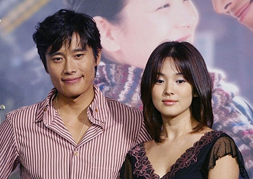 Song Hye Kyo từng trải lòng về lý do đổ vỡ: “Đó có thể là một điều nhỏ nhặt hoặc một lời nói dối bé nhỏ nhưng một người phụ nữ thì muốn biết tất cả về người đàn ông của mình. Những thứ nhỏ nhặt có thể được che đậy tạm thời bằng những lời nói dối, nhưng nó sẽ trở thành vấn đề lớn trong tương lai”.  Thời điểm đấy, có tin đồn Lee Byung Hun bí mật hẹn hò với người khác nên Song Hye Kyo đã không thể chấp nhận được. Bởi là người nổi tiếng vốn đã có trăm công nghìn việc, chuyện đến với nhau không quãng ngại bộn bề thì việc sắm một lý do “kinh điển” cho dấu chấm hết đoạn tình cảm của mình là điều khiến người ta tự hỏi.