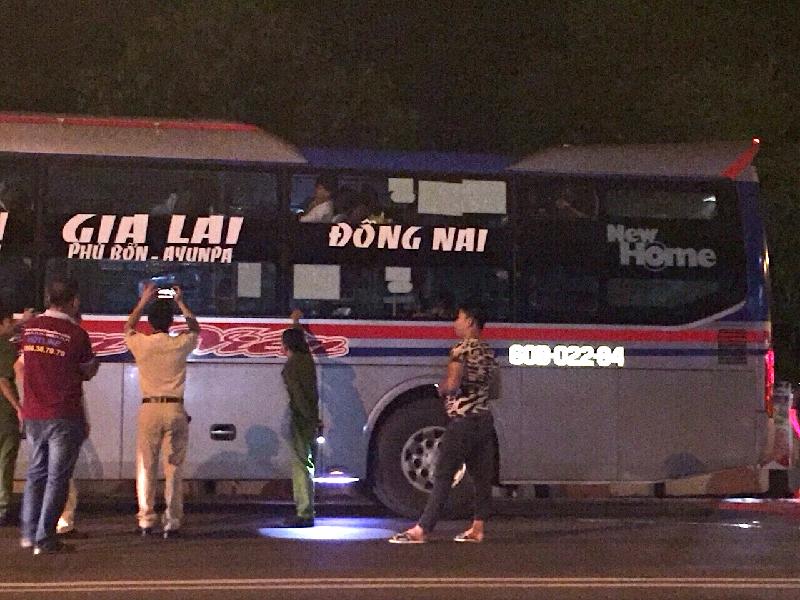 Tái diễn ném đá xe khách trên đường Hồ Chí Minh