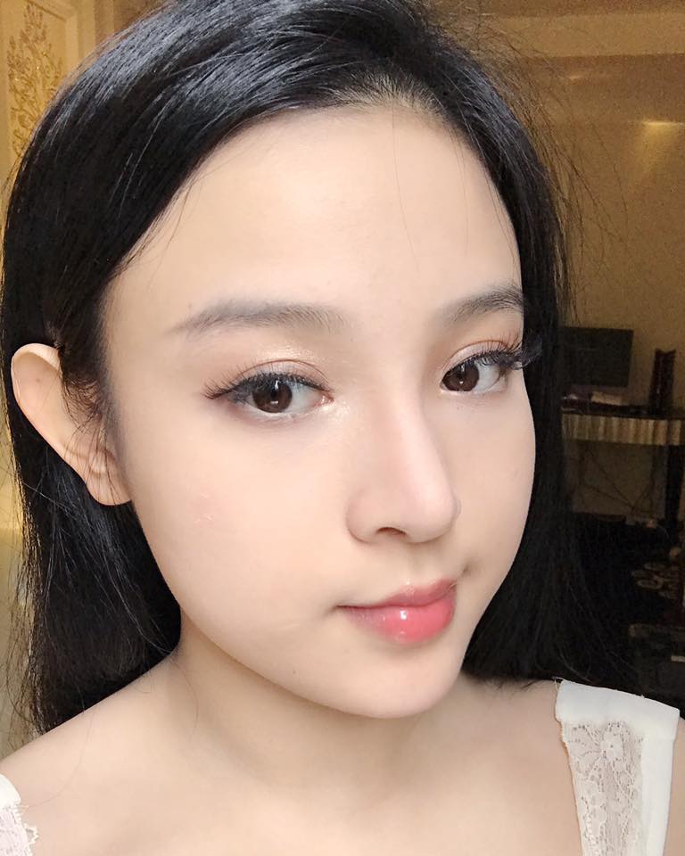 Nước da trắng nõn không tì vết của Huyền Baby