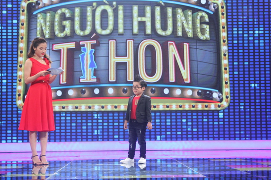 Nhận xét về phần trình diễn tài năng đặc biệt, Đại Nghĩa thán phục trước trí nhớ siêu “đỉnh” của cậu thí sinh nhí. Nam danh hài cho rằng không phải bạn nhỏ nào ở độ tuổi này cũng có thể nhớ được như vậy. Mượn lời nhận xét của Đại Nghĩa, “chị Tư” cho biết bản thân “cạn lời” trước sự lém lỉnh cũng như trí nhớ của Hoàng Long. Còn John Huy Trần thì “tâm phục khẩu phục” trước sự học nhanh của thí sinh nhí. Tiết mục của cậu thí sinh nhí 5 tuổi giành được số điểm 8.3 từ Ban giám khảo.