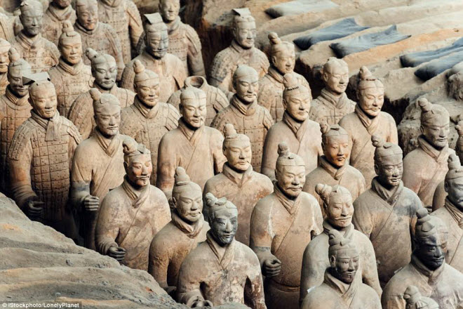 Tây An nổi tiếng với Đội quân đất nung được UNESCO công nhận là di sản thế giới vào năm 2017. Tới thành phố này, du khách cũng có thể giải trí tại các quán bar, cà  phê và trung tâm thương mại cũng như hưởng chính sách miễn thị thực trong 72 giờ.