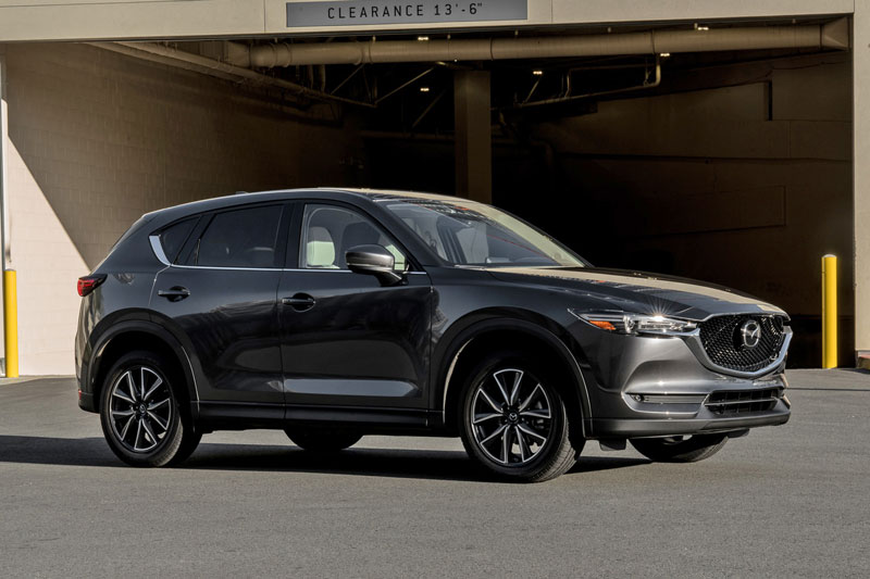 6. Mazda CX-5 2017 (giá khởi điểm: 24.045 USD).