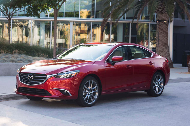7. Mazda 6 2017 (giá khởi điểm: 21.945 USD).