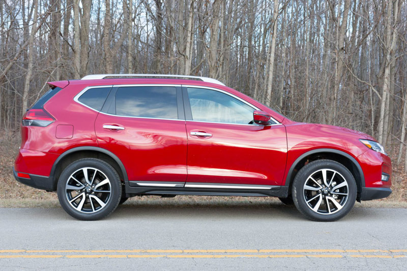8. Nissan Rogue 2017 (giá khởi điểm: 24.420 USD).