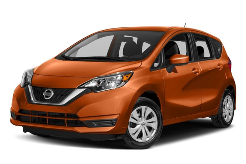 3. Nissan Versa Note 2017 (giá khởi điểm: 15.480 USD).