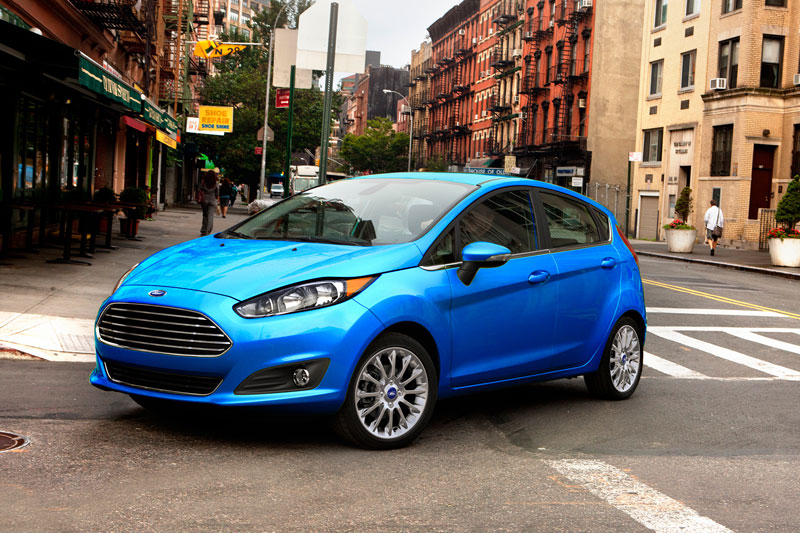 9. Ford Fiesta 2017 (giá khởi điểm: 15.305 USD).