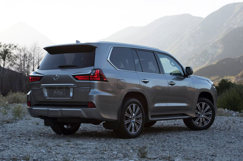 10. Lexus LX 2017.
