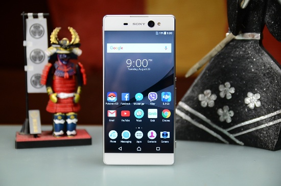 Sony Xperia XA Ultra: So với các đối thủ trong cùng danh sách thì điện thoại của Sony có nhiều điểm mà các đối thủ không có được.
