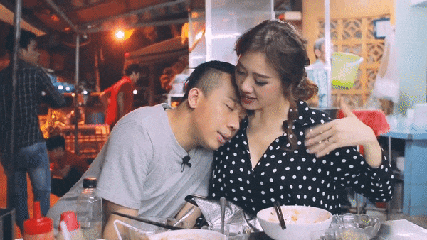 Trấn Thành làm nũng bà xã ngay khi vừa ăn xong