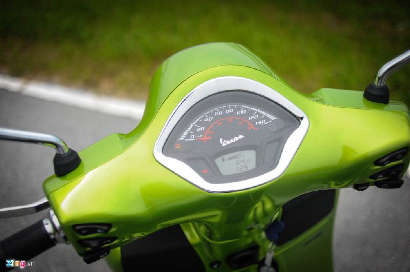 Vespa GTS 125 2017 sắp bán tại Việt Nam hình ảnh 5 Cụm đồng hồ được thiết lại hoàn toàn so với phiên bản cũ. Dường như Piaggio muốn đồng bộ thiết kế đồng hồ của dòng xe Vespa khi thiết kế này khá giống trên Primavera và Sprint.