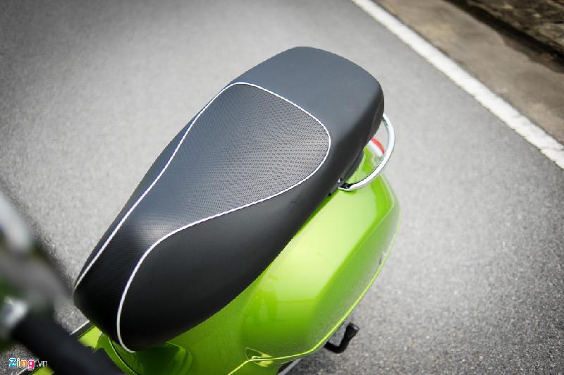 Kiểu dáng yên xe của Vespa GTS 125 ABS được thiết kế lại, bắt mắt hơn so với phiên bản cũ. Phiên bản mới còn được tích hợp thêm một số công nghệ, tiện ích mới.