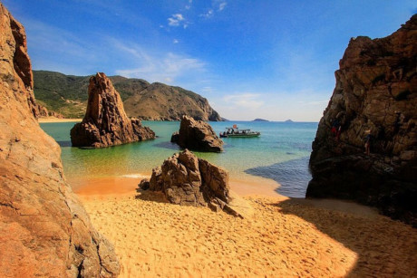 Bãi Kỳ Co rất thích hợp cho những chuyến đi của gia đình. Ảnh: Iveryluxubu.