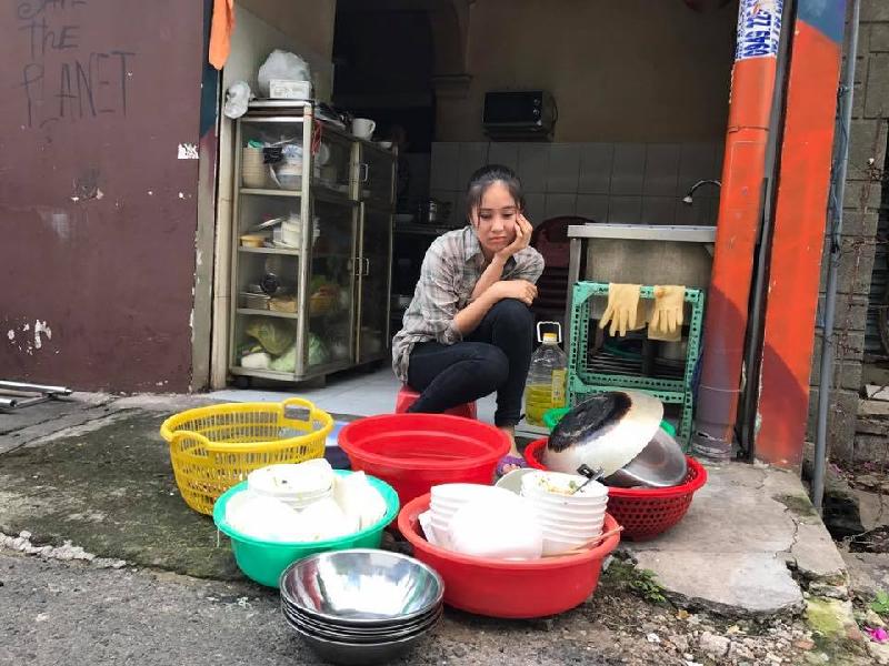 Lê Phương bật mí ảnh hậu trường làm phim: 