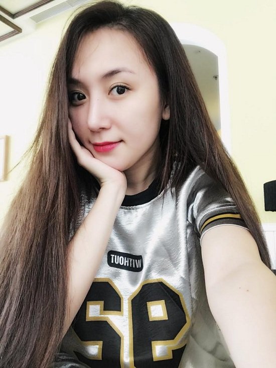 Khắc Việt, DJ Thanh Thảo, Làng sao Thảo Bebe sở hữu gương mặt xinh đẹp, thân hình nóng bỏng không kém cạnh bất cứ hotgirl nào.