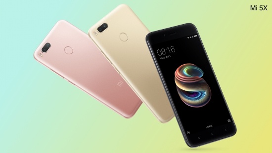Máy sẽ được cài đặt sẵn phiên bản MIUI 9 mới nhất dựa trên Android 7.1.1 Nougat, đây là phiên bản hệ điều hành chỉ có trên Mi 5X, trong khi người dùng Mi 6 chỉ được dự kiến sẽ được nâng cấp lên phiên bản MIUI 9 độc quyền của công ty trong những ngày tới. 