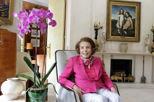 Liliane Bettencourt sinh ngày 21/10/1922 mang quốc tịch Pháp, hiện nay bà là người phụ nữ giàu nhất thế giới với số tài sản trị giá lên tới 43,6 tỷ USD. Bà là cổ đông chính của tập đoàn L'Oréal nắm giữ 33% số cổ phần.