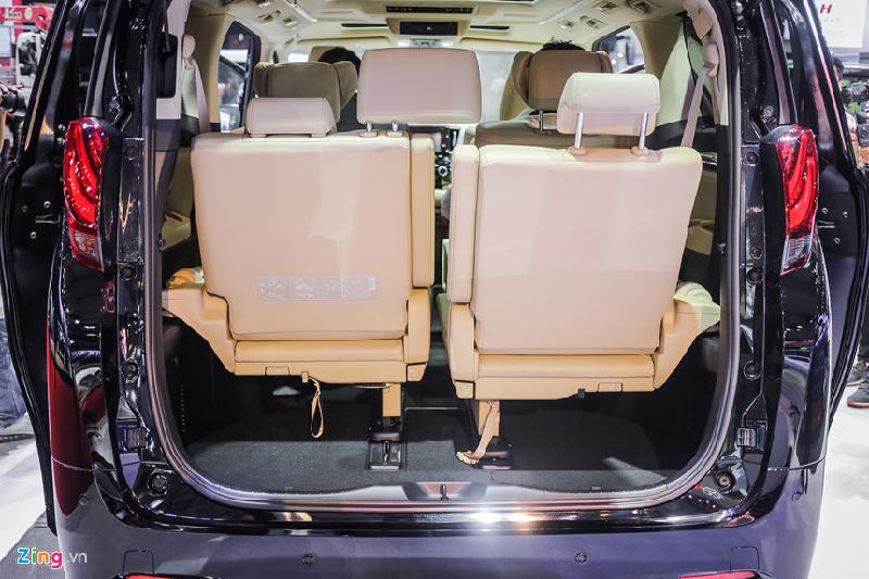'Chuyên cơ mặt đất' Toyota Alphard giá hơn 3,5 tỷ đồng tại VN hình ảnh 15 Khoang chứa đồ phía sau có thể mở rộng khi gập hàng ghế thứ 3. Alphard trang bị động cơ V6 3.5L, Dual VVT-i, công suất 271 mã lực tại 6.200 vòng/phút, mô-men xoắn cực đại 340 Nm tại 4.700 vòng/phút. Hộp số tự động 6 cấp. Các tính năng an toàn trên xe gồm hệ thống 7 túi khí, cân bằng điện tử, khởi hành ngang dốc...