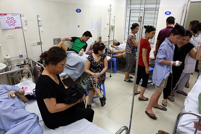 Phòng bệnh cũng quá tải vì bệnh nhân sốt xuất huyết tăng cao
