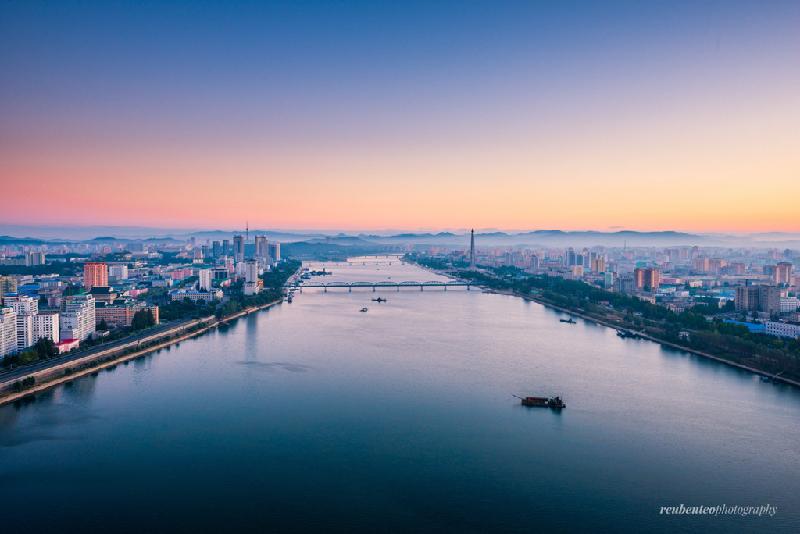 Những hoạt động của con người trên sông Taedong còn thưa thớt.